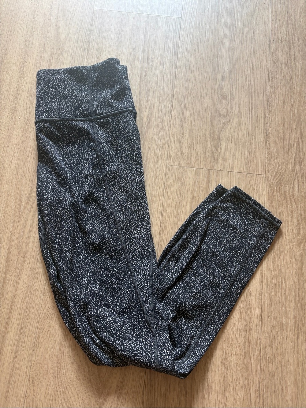 Athleta Black & White Speckled Lightning Static 7/8 Leggings Women’s Medium